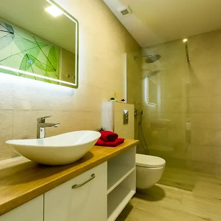 Villa Sleeps 8 With Pool Air Con And Wifi