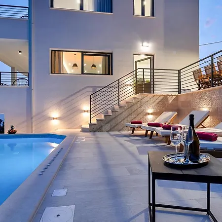 Villa Sleeps 8 With Pool Air Con And Wifi Makarska