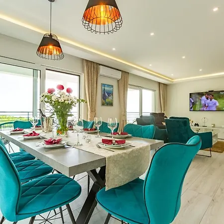 Villa Sleeps 8 With Pool Air Con And Wifi Makarska