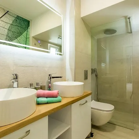 Sleeps 8 With Pool Air Con And Wifi Villa