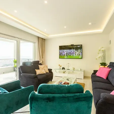 Sleeps 8 With Pool Air Con And Wifi Villa