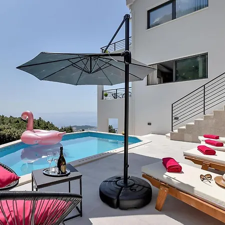 Villa Sleeps 8 With Pool Air Con And Wifi Makarska