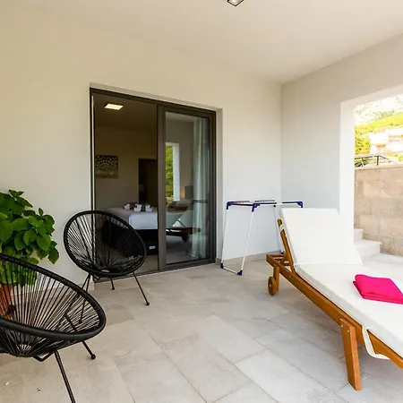 Sleeps 8 With Pool Air Con And Wifi Villa Makarska