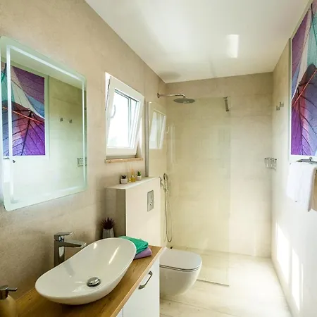 Villa Sleeps 8 With Pool Air Con And Wifi