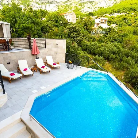 Villa Sleeps 8 With Pool Air Con And Wifi Makarska