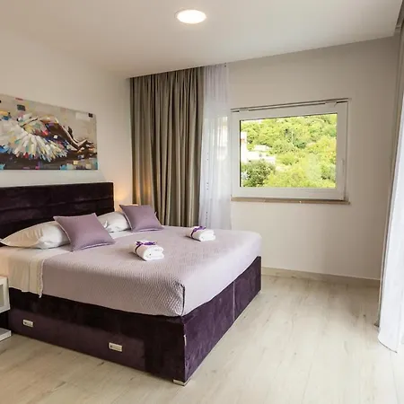 Sleeps 8 With Pool Air Con And Wifi Villa *