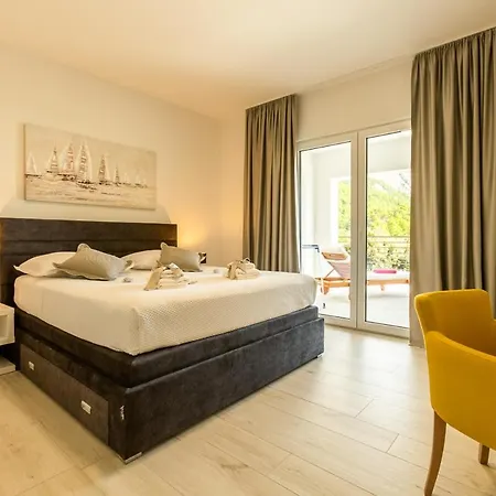 Villa Sleeps 8 With Pool Air Con And Wifi Makarska